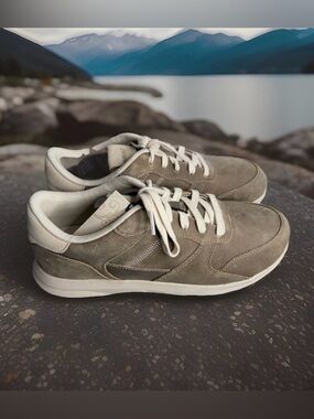 Ariat Taupe and Cream Women's Lace-Up Sneakers (with extra turquoise laces)